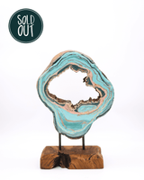 Ornamentständer aus Teakholz mit Resin - Hellblau Rosa